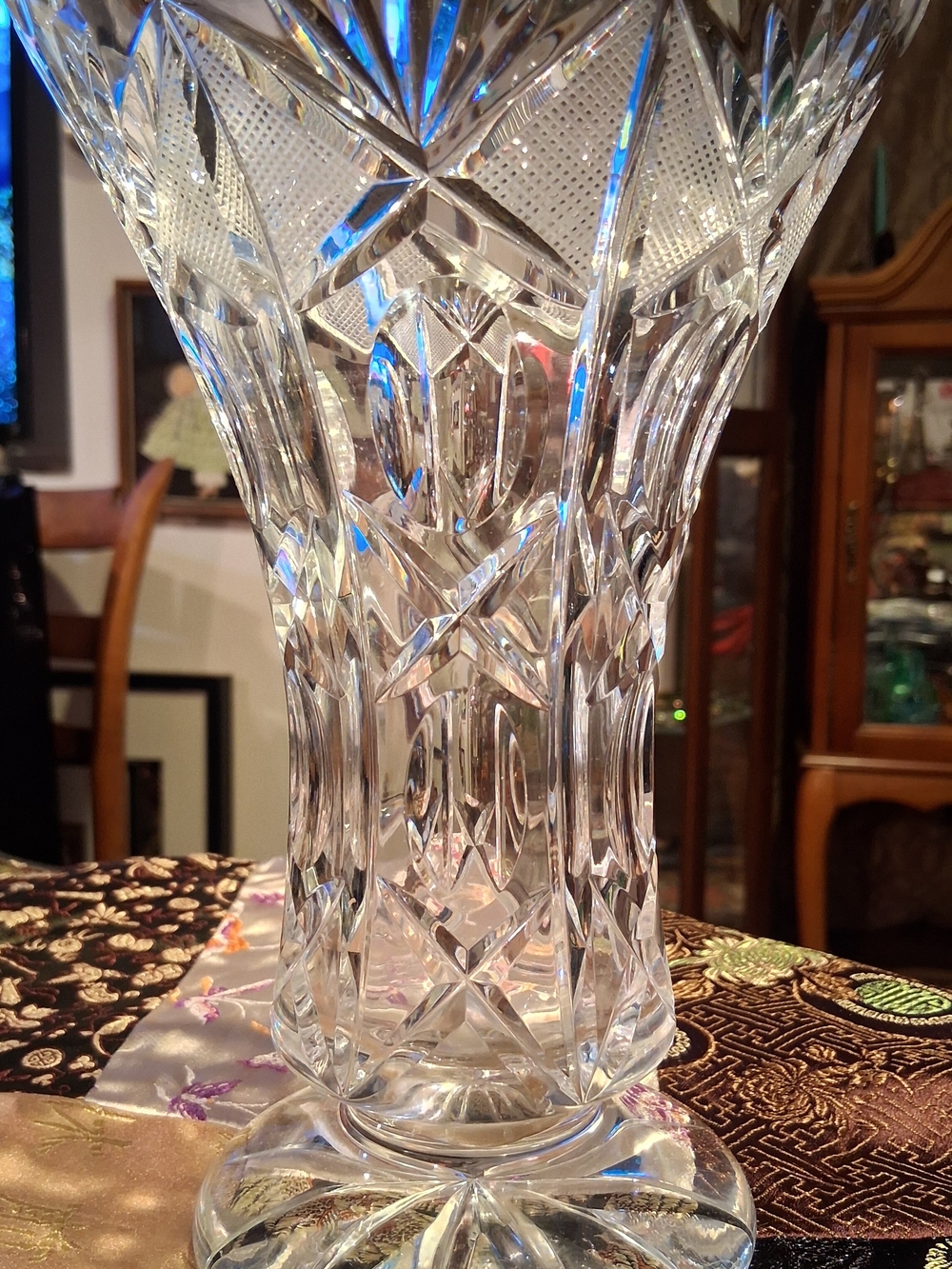 Clear Cut Crystal-Style Glass Vase - Elegant Home Accent